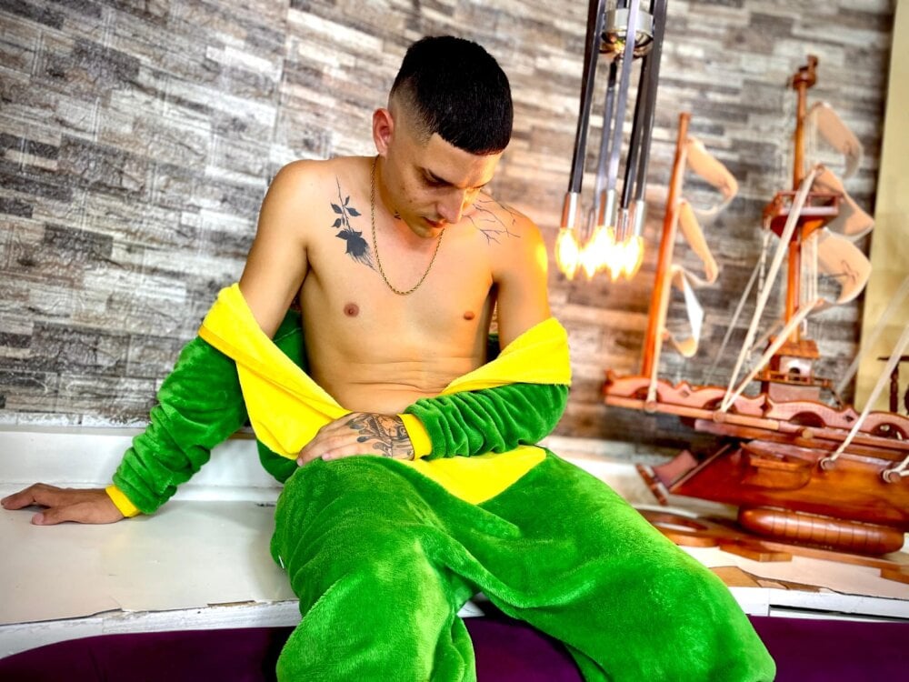 Hot_Max_1 অফলাইন XXX চ্যাট