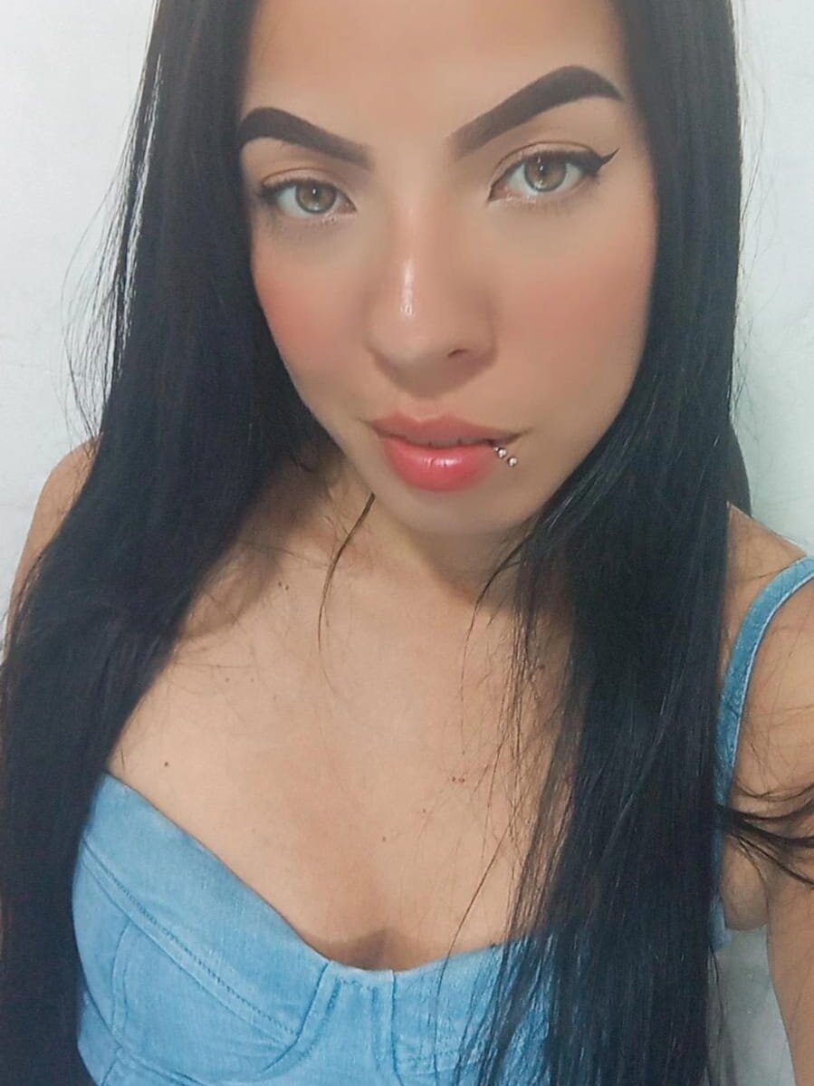 sexlivecamsites.com aleka_fesita livesex profile in en-un-lugar-feliz cams