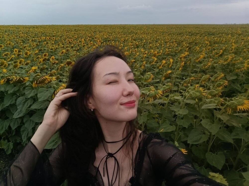 livesexasiancams.com kanishalaubscher livesex profile in trimmed cams