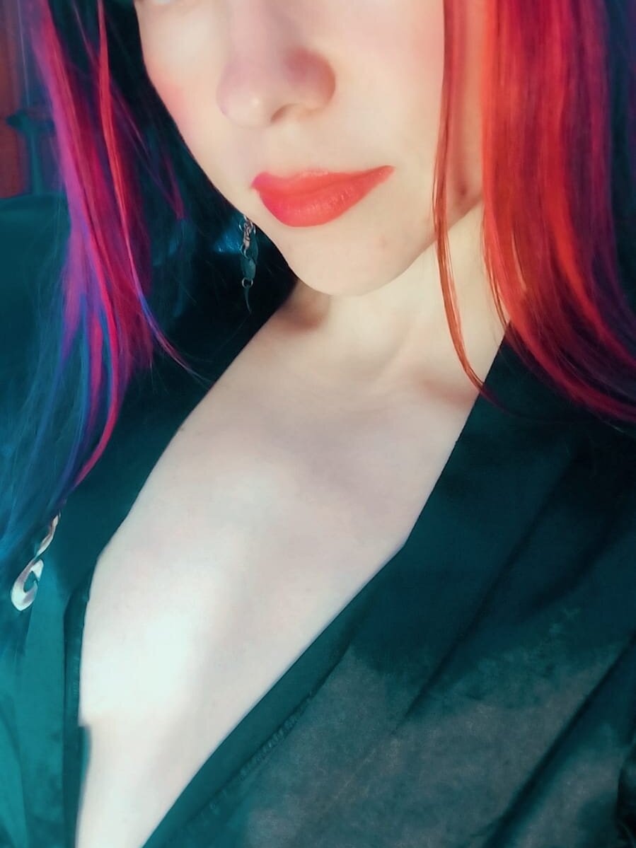 _DulceFuego live cam model at StripChat