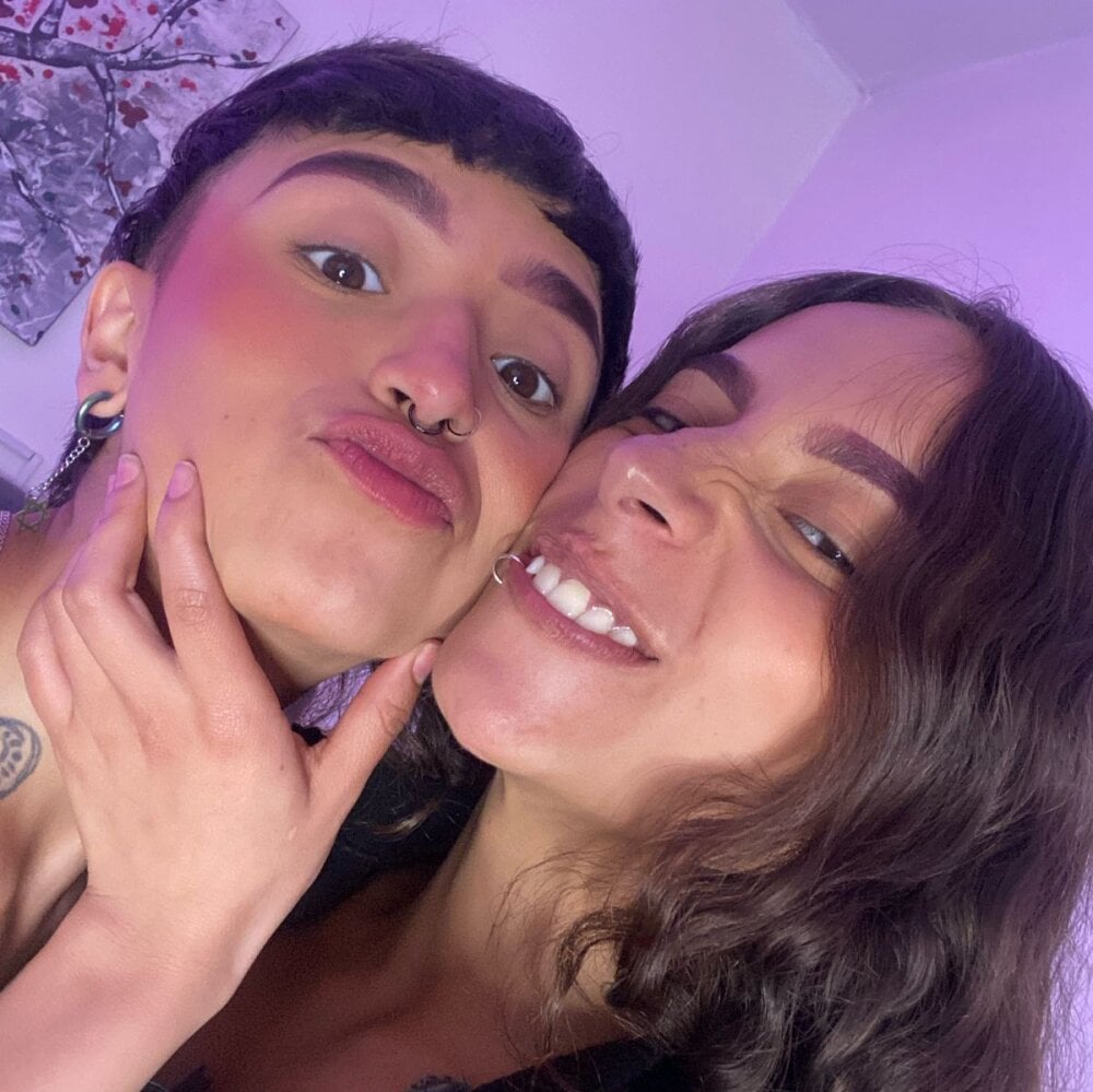 RileyAndAlexa's Offline XXX Chat