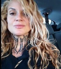 Lablondetattoos' Offline XXX Chat
