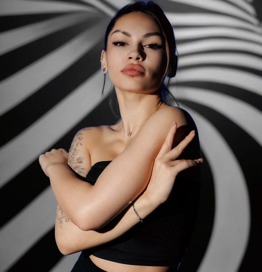 stripchat merynelson webcam profile pic via glamcambabes.com