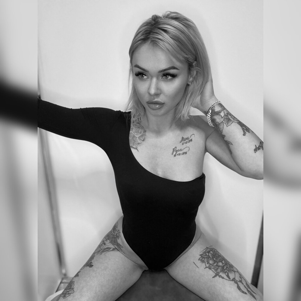 MonaMonroe 🍖 chat