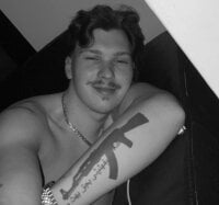 bigdickleo0's webcam live show