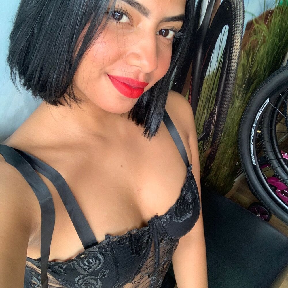 onaircams.com xayaht livesex profile in bisexual cams