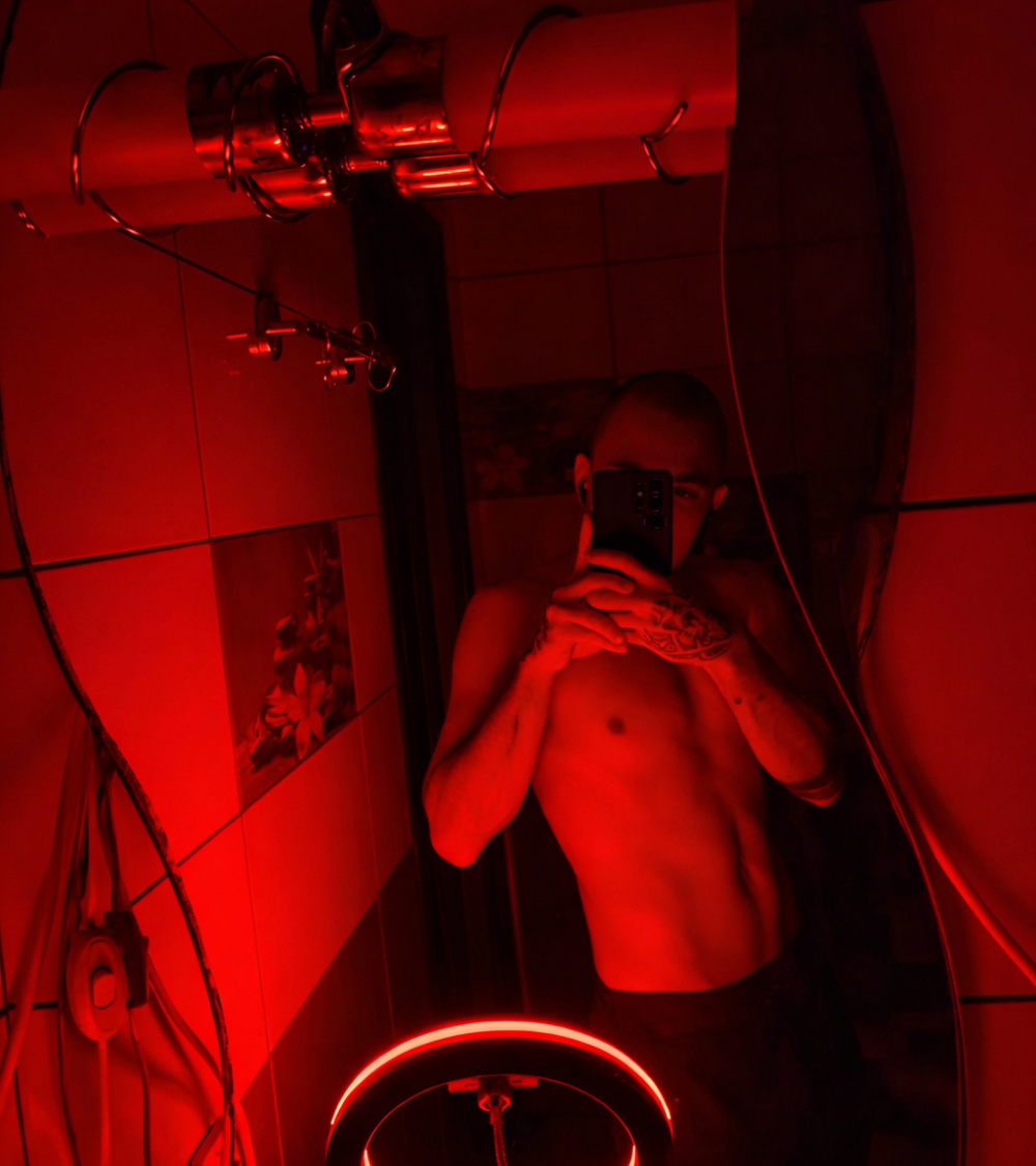 TvoY_bOy1のオフラインXXXチャット