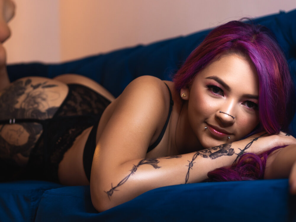 AlissRoberts 💬 live nude cam