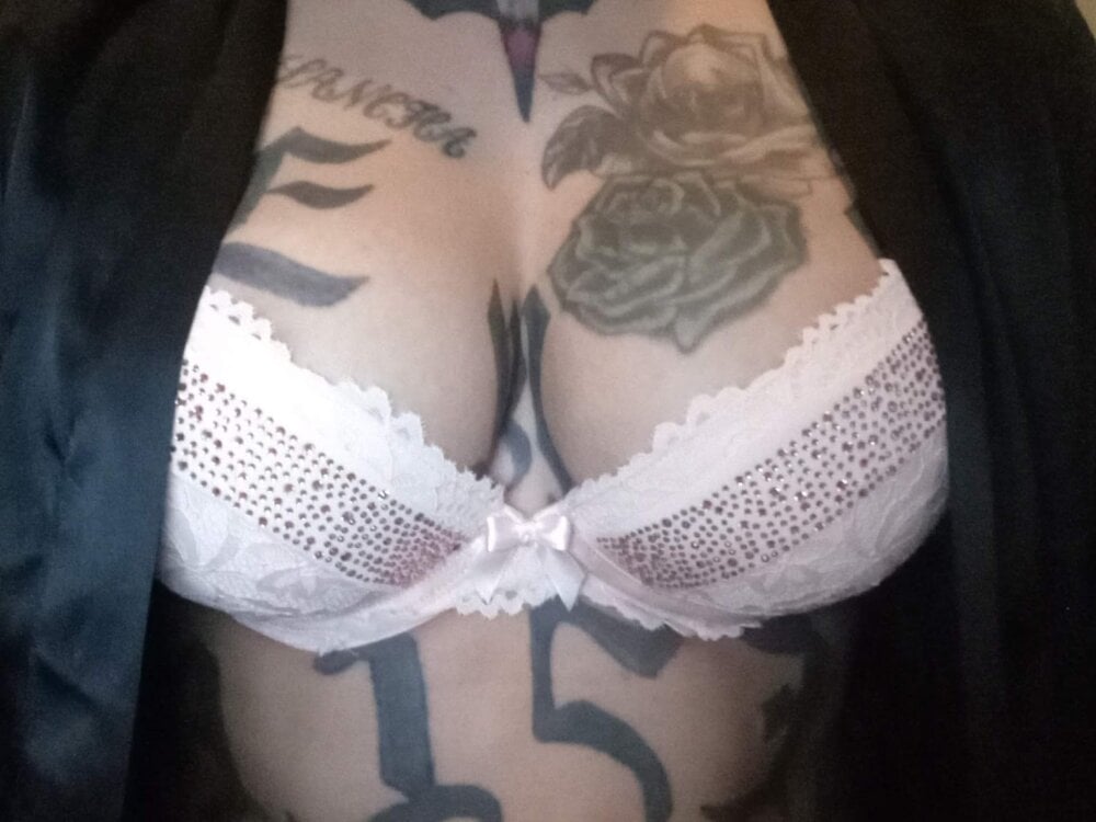 TattooChick offline XXX-chat