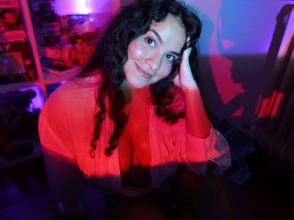 Live sex webcam photo for GRAY_SNOW_ #289991237