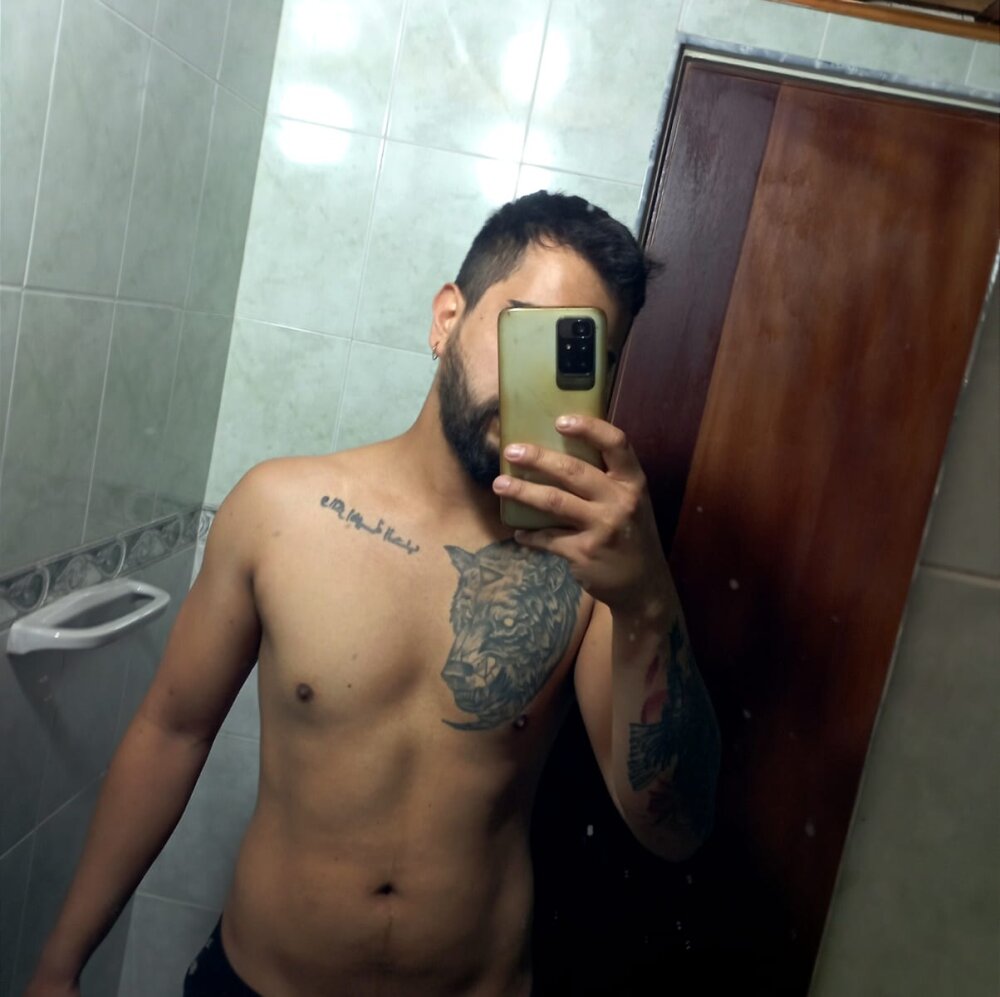 Live sex webcam photo for LoganAndHarpper #290198231