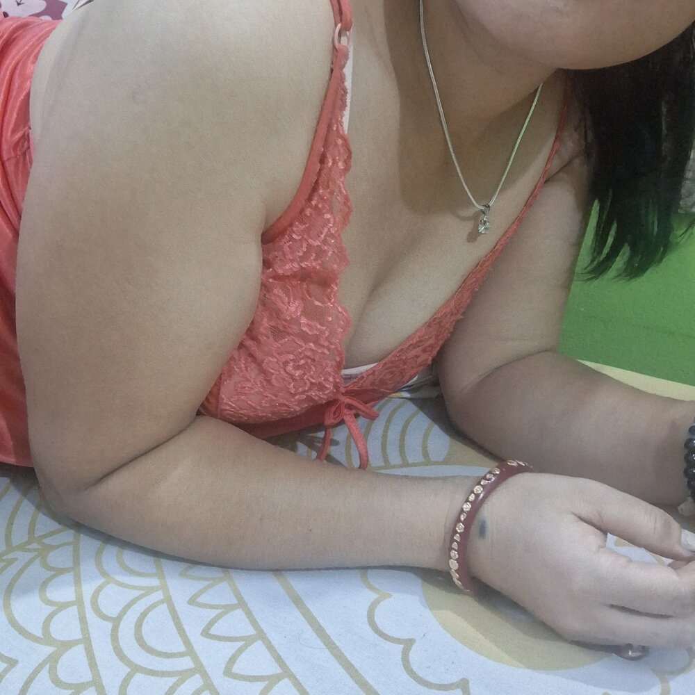 Julie_bhabhi's Offline XXX Chat