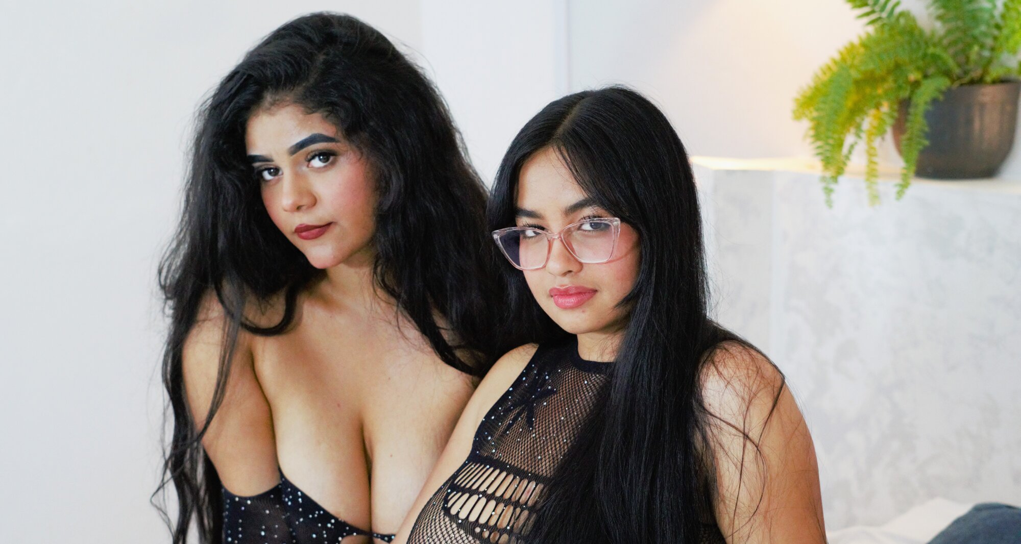 juliiana_and_scarlet