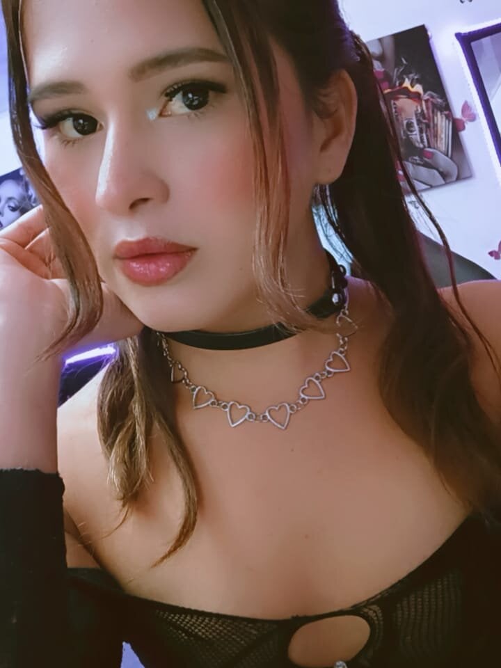 Ashley_valentina08's Offline Chat Room