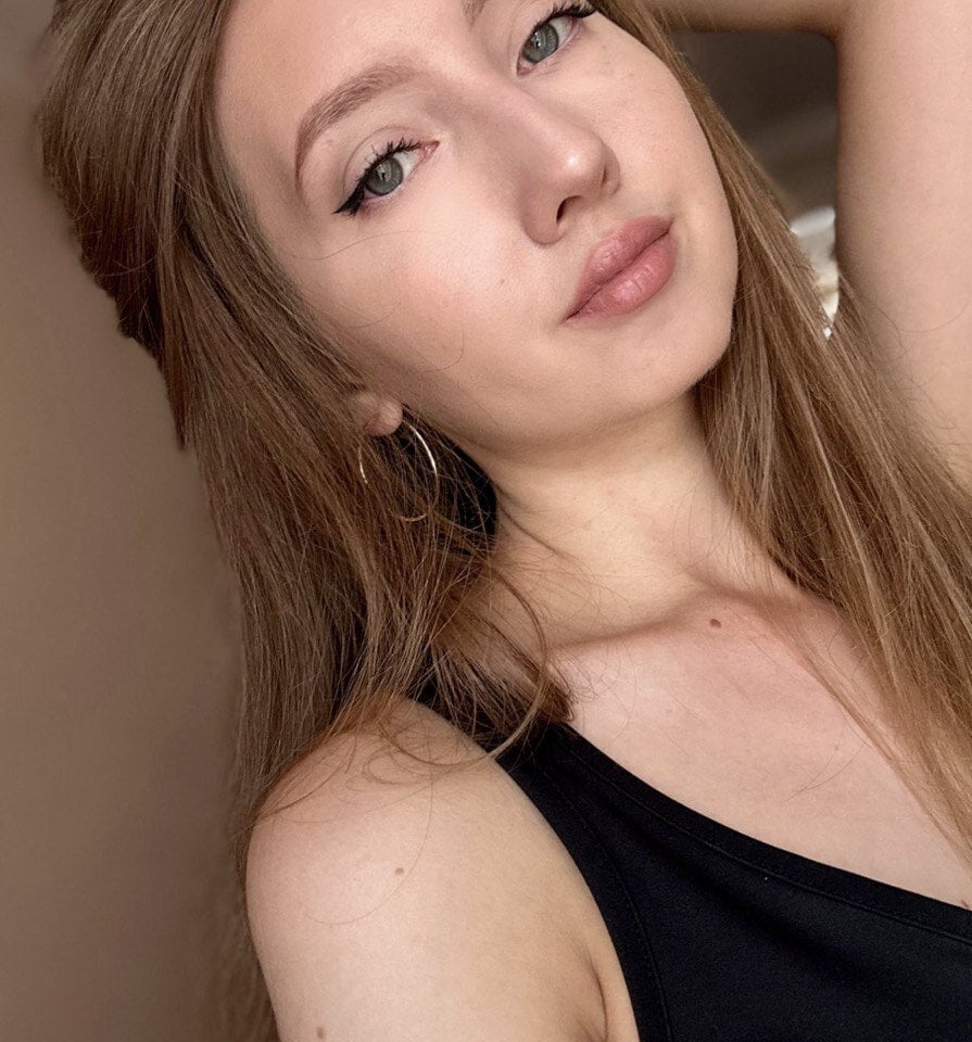 sexlivecamsites.com a-leya livesex profile in in-your-head-and-dreams cams