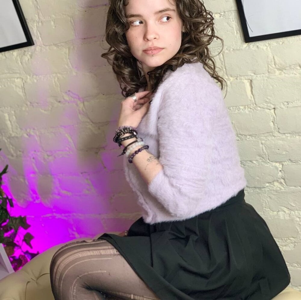 Effy_Lounge's Offline Chat Room