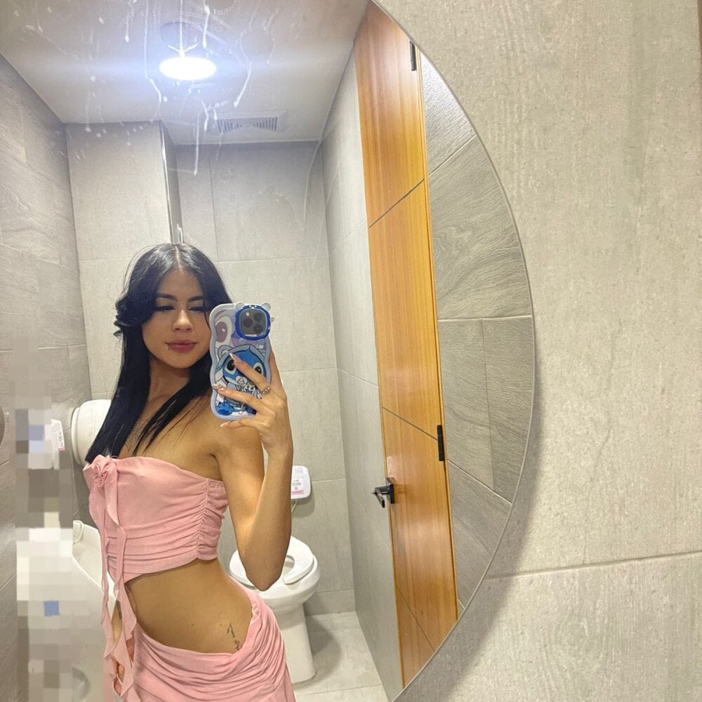 bestlivesexchat.com emma_xooxo livesex profile in latino cams