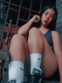Divine_brunette_19's Offline XXX Chat