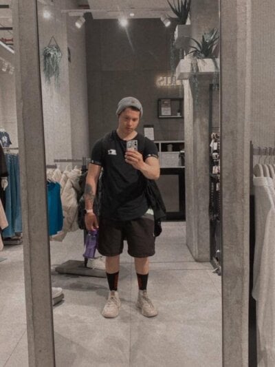 aaronsmith2 from stripchat