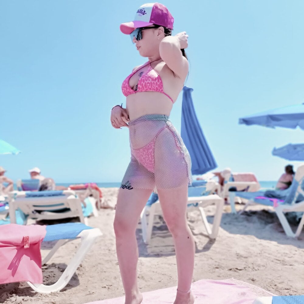 6livesex.com baarbiie livesex profile in granny cams