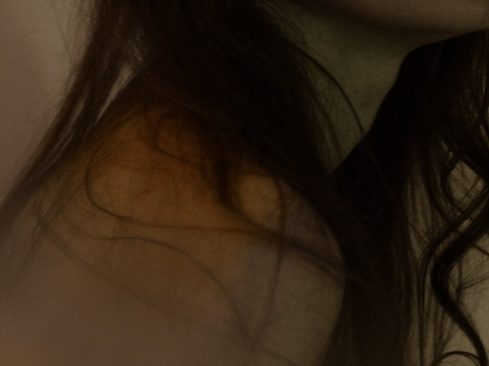 livestrip-joy.com laurayoungg livesex profile in small-tits cams