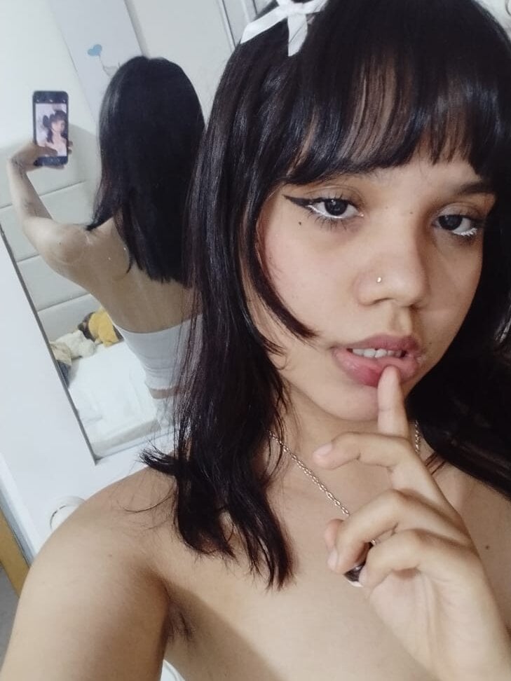 stripchat issa_bella18 webcam profile pic via sexcityguide.com