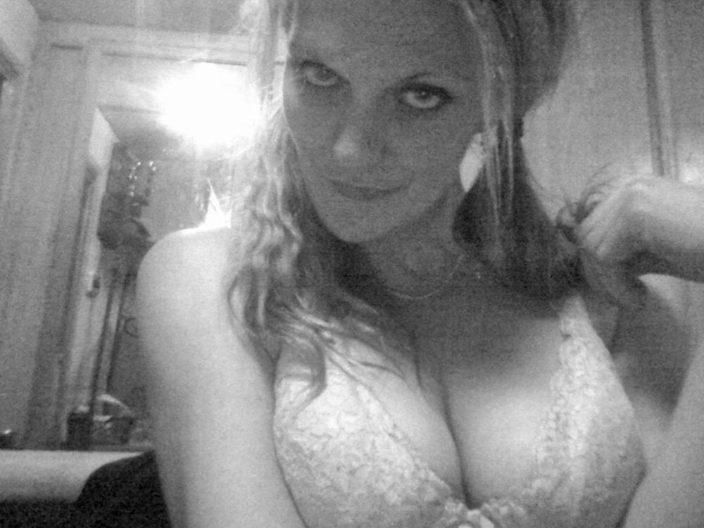 HinoByeFelicia live cam model at StripChat