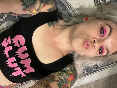 CherryBombBomb - tattoos milfs