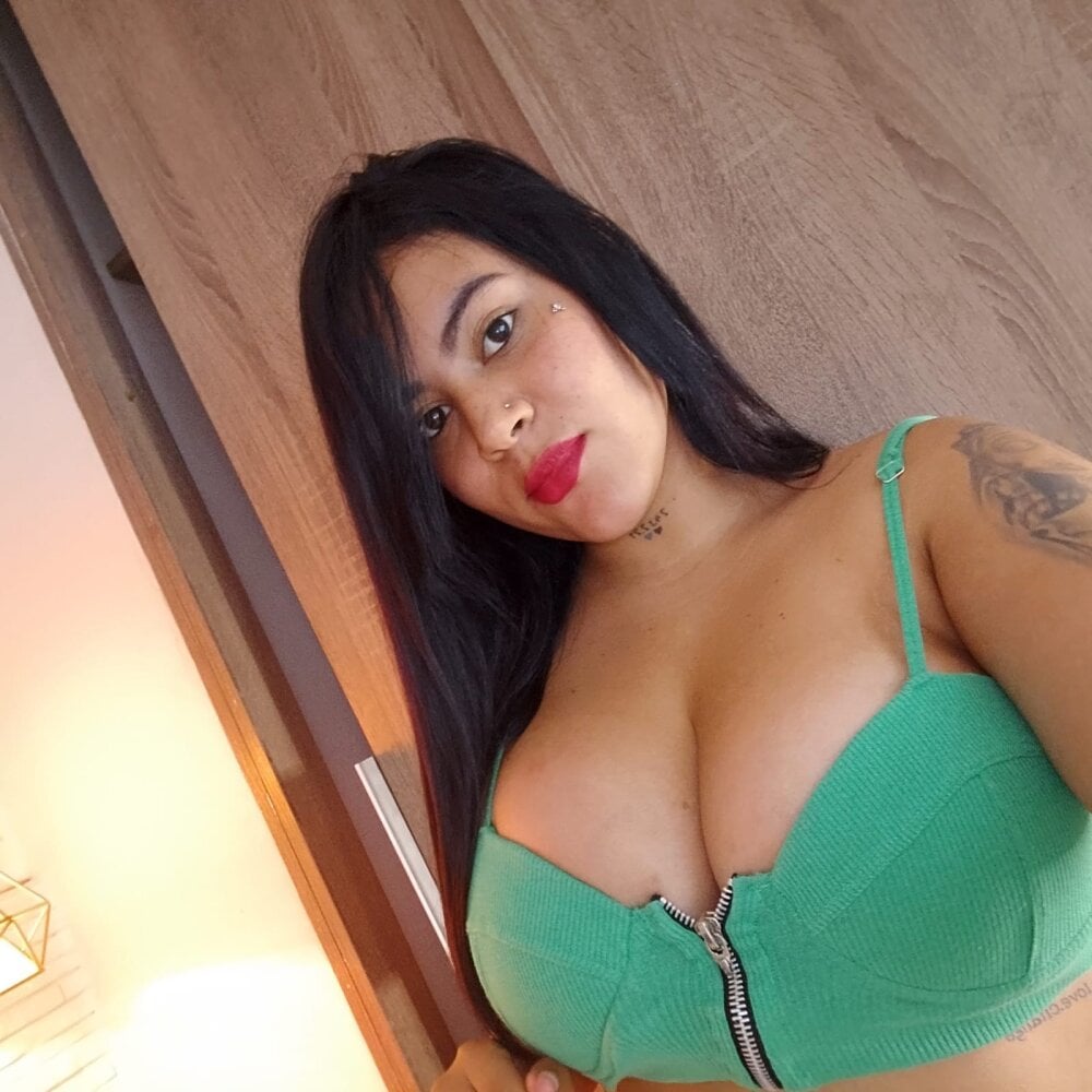 Mendy_minx's Offline XXX Chat