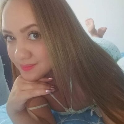 Camilaa_foxxx1 Female Twerklatin Chat Webcam
