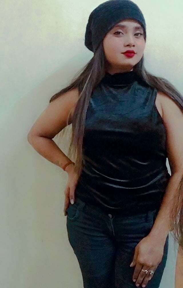 Watch Radhika_Singhaniya live on cam on StripChat