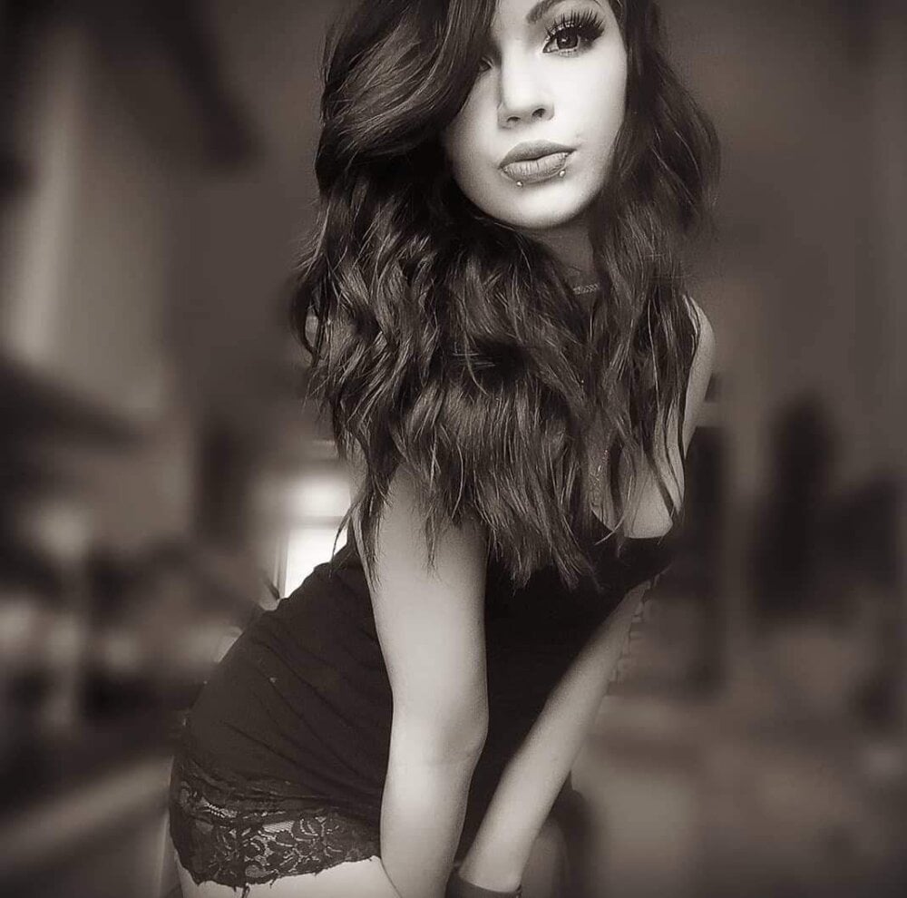 Watch DavinaDevil live on cam on StripChat