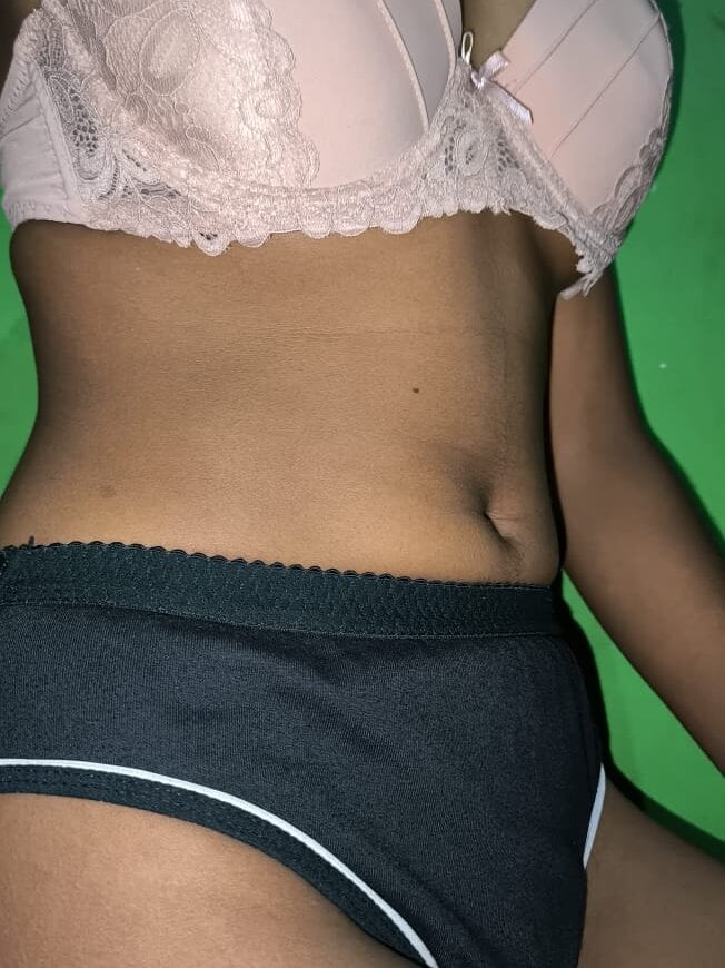 Housewife12's chat room