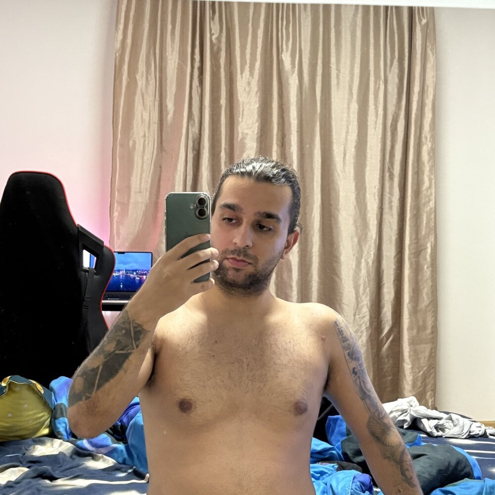 sir_snow from stripchat