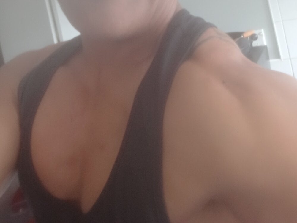 parchedneutron24 from stripchat
