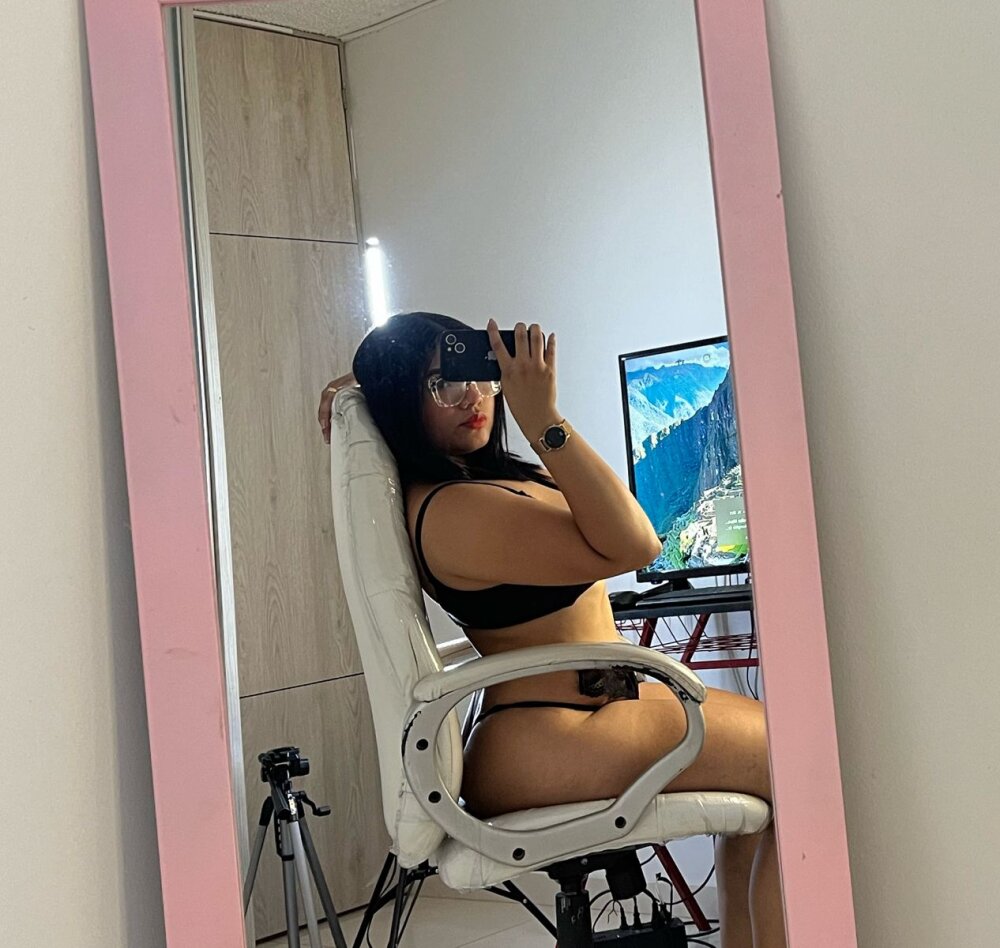Scarlett_Roos