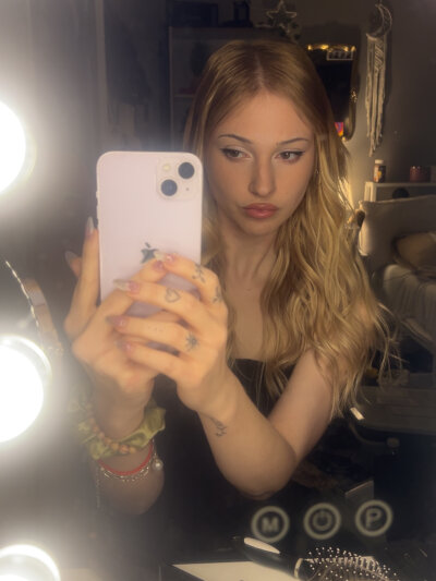 izzybellaaa Live Cam on StripChat