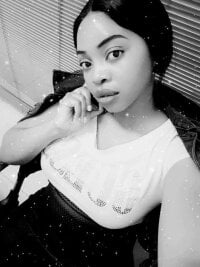 NaughtySquirtyAngel01 élő XXX-chatje