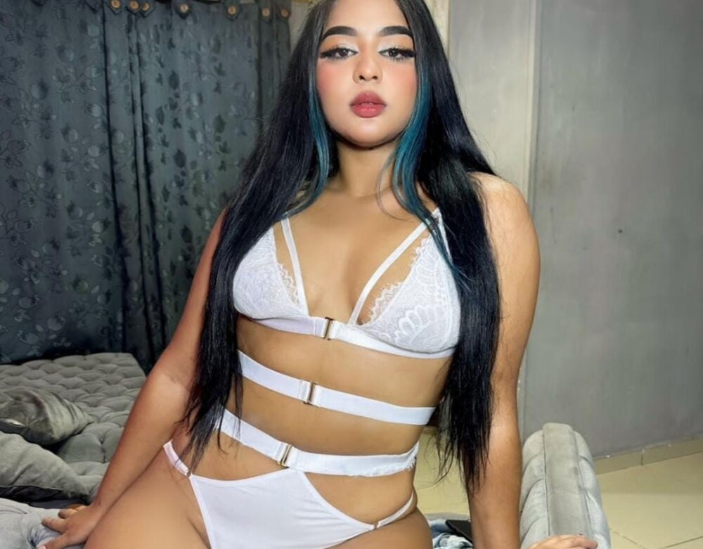 Live sex webcam photo for MileyJones #288484560