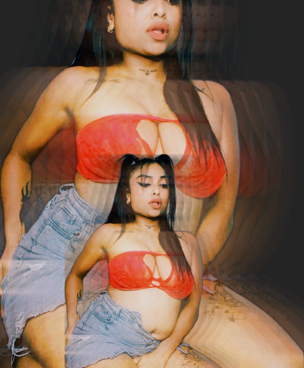 LustyRose23 live cam model at StripChat