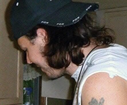 embarrassedguy@xh offline XXX-chat