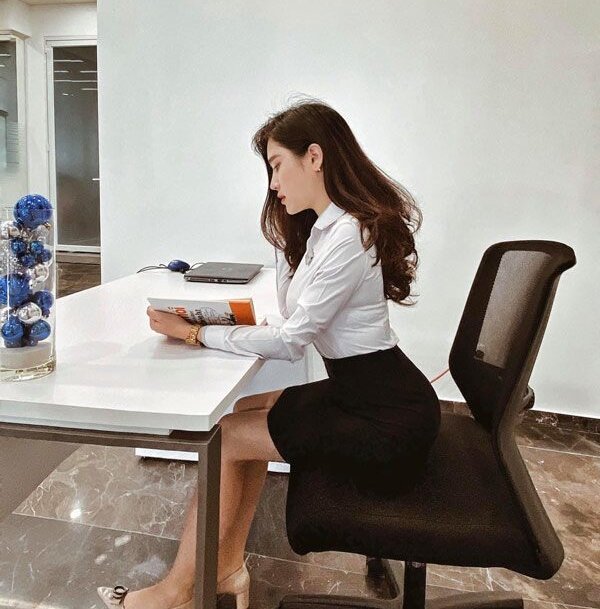 Chiki_Office Free Live Webcam Show & XXX Chat | xHamsterLive