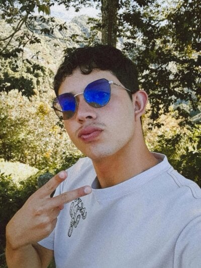 Simon_grey_ Male Blackhair Live Webcam Adult
