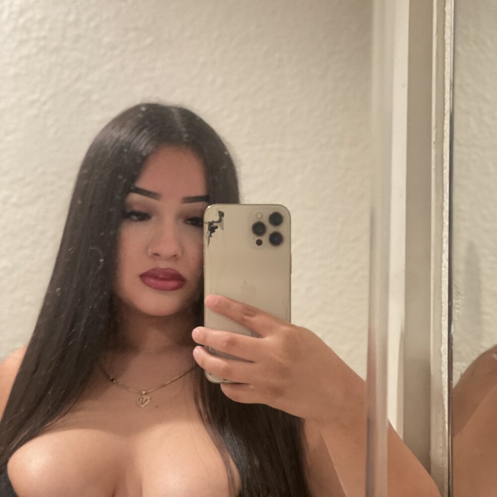 8teenbby live cam model at StripChat
