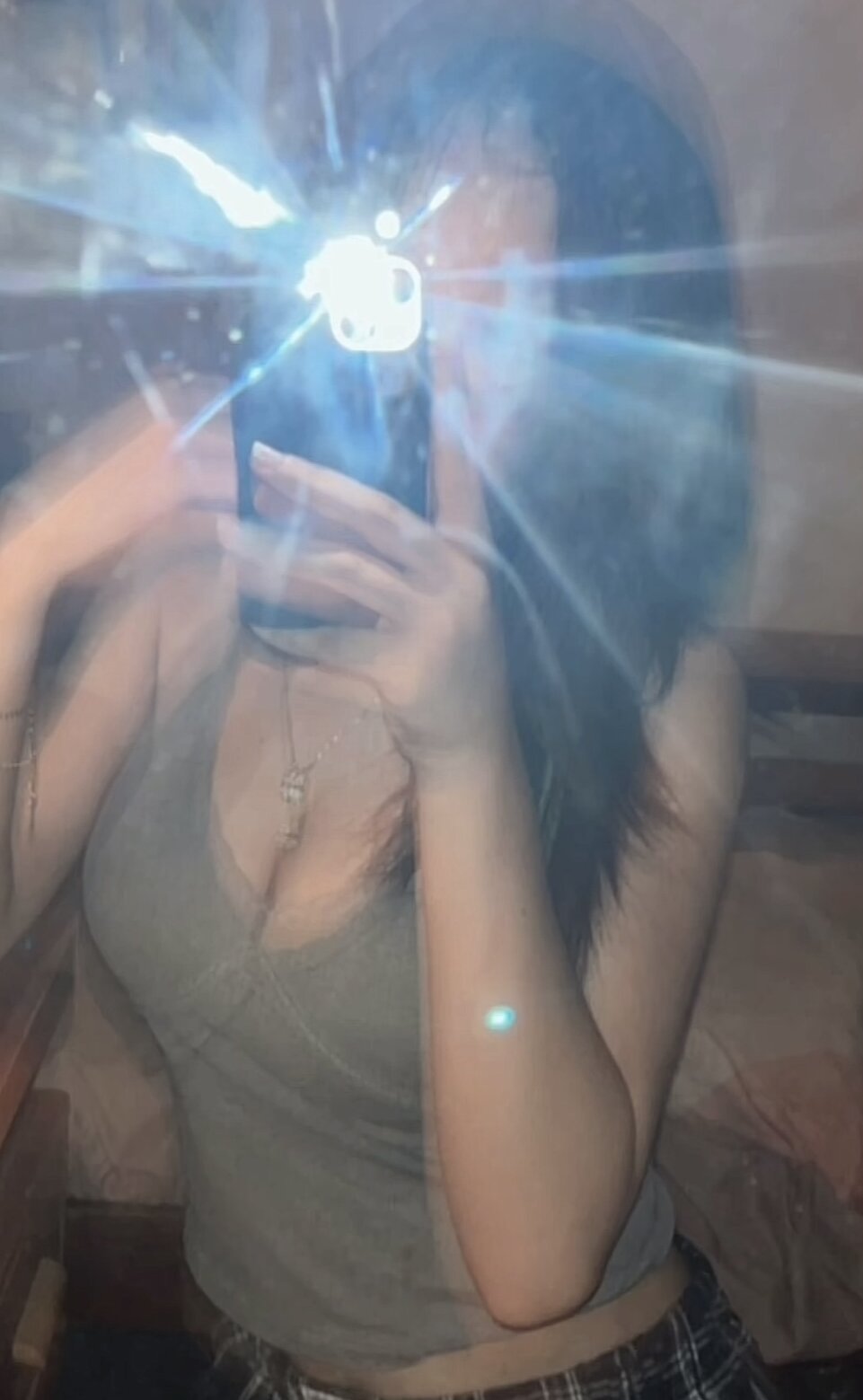 stripchat emmyly9087 webcam profile pic via livecam-girls.info