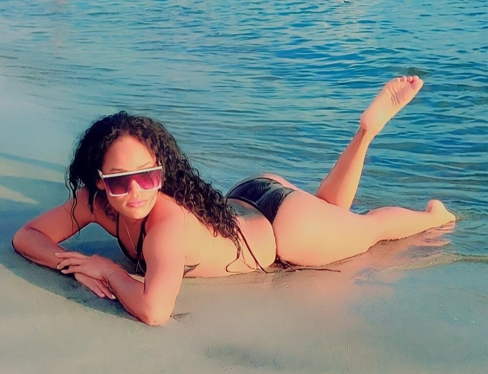 Live sex webcam photo for karlasantoro_ #290305712