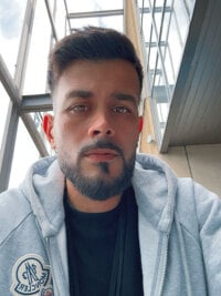 Raschkoyaroboy's Offline Chat Room