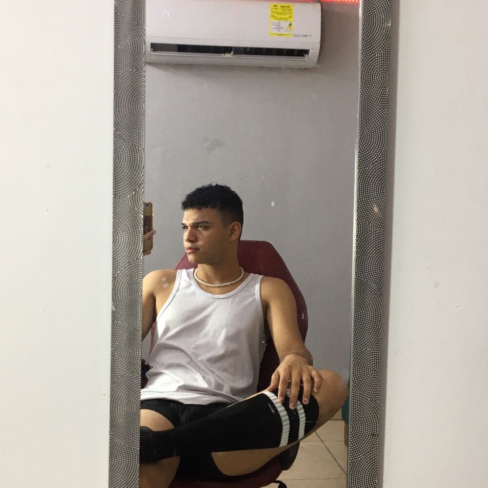 Live sex webcam photo for lu_xxxx #290461812