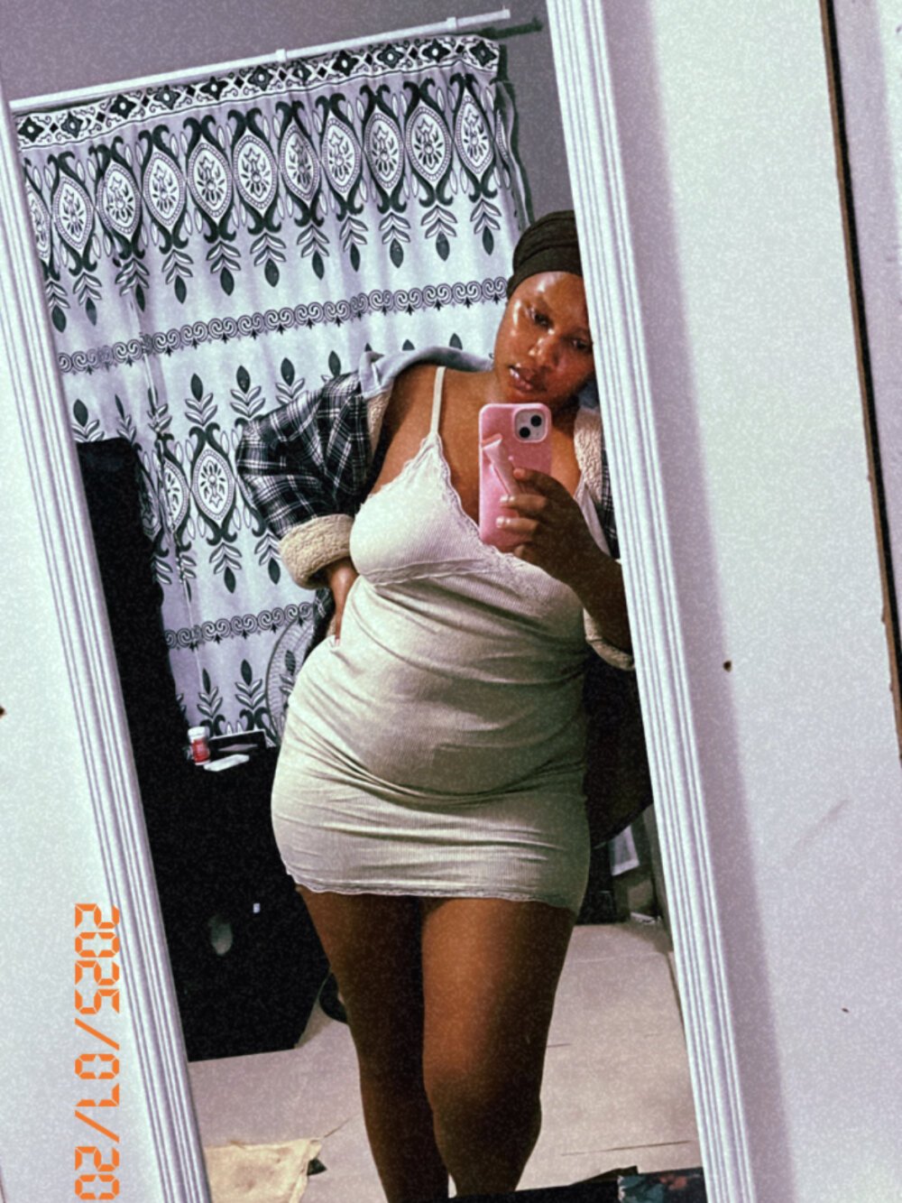 MimiCurves live cam model at StripChat