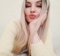 AmilieXnice's Offline Chat Room